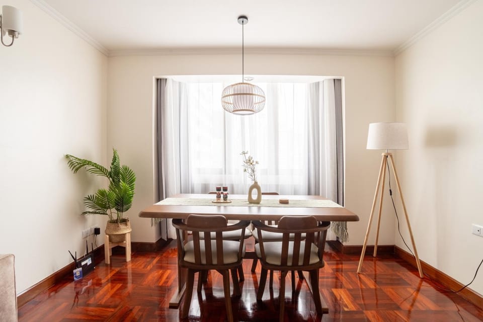 Living room, Dining area, internet