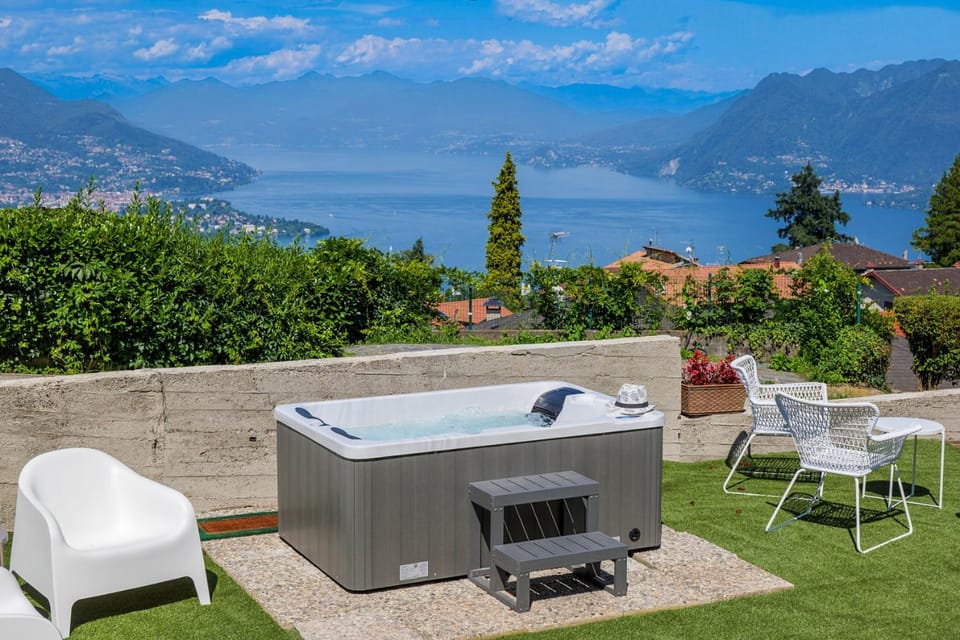 Hot Tub, Lake view, Mountain view