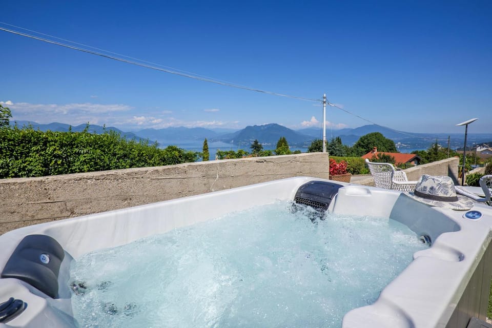 Hot Tub, Lake view, Mountain view