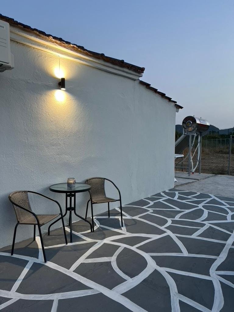 Property building, Patio, Balcony/Terrace