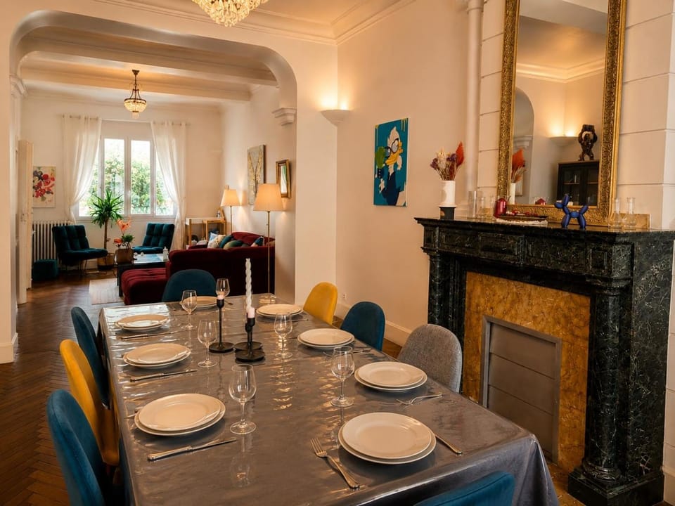 Maison de Maître L Oustal des Halles avec salle de cinéma, billard & Jacuzzi House in Castelnaudary