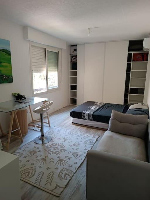 Appartement dans immeuble de Ville Apartment in Nice