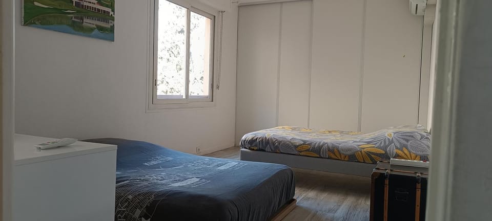 Appartement dans immeuble de Ville Apartment in Nice