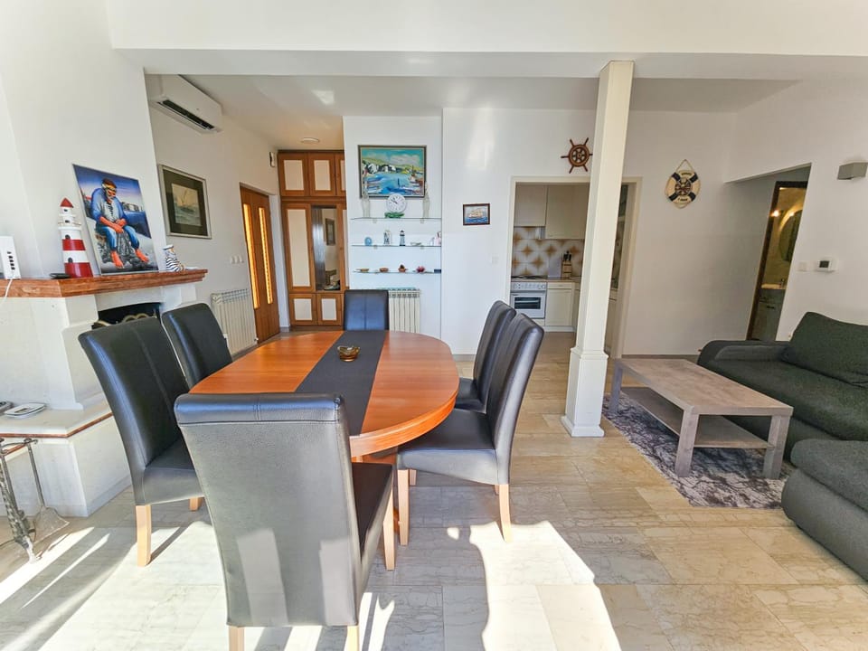 Living room, Seating area, Dining area