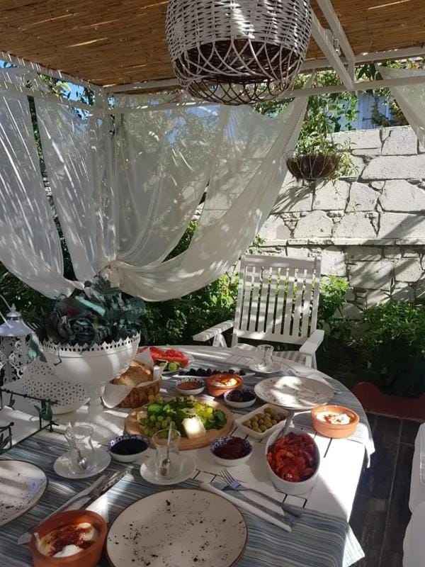 Day, Garden, Dining area, Food