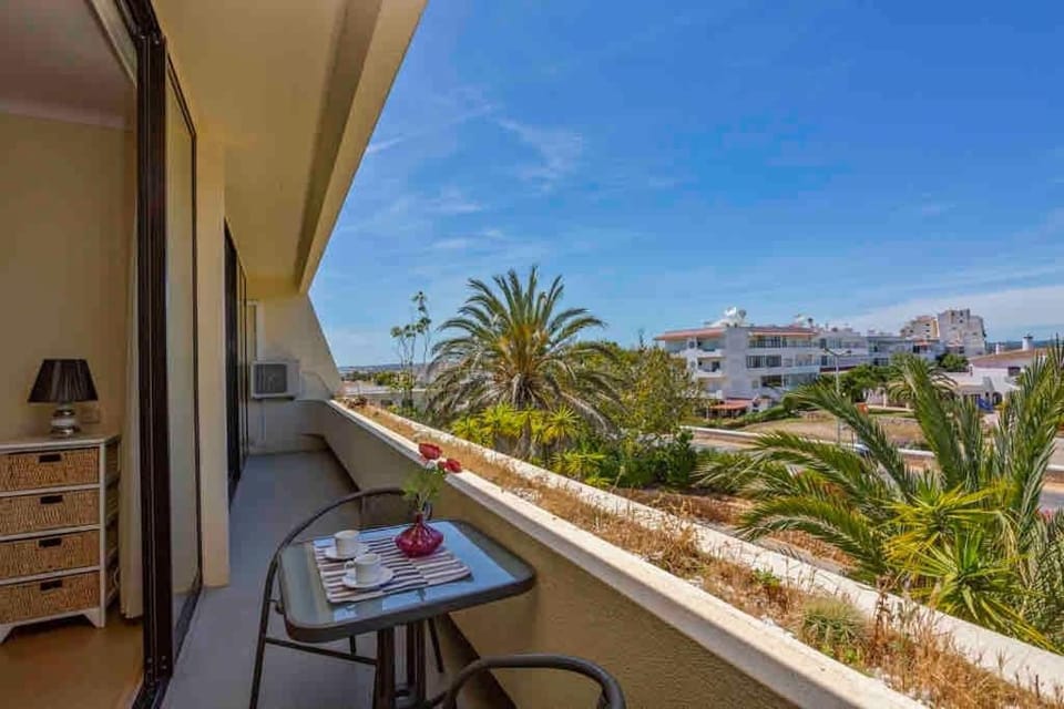 Beautiful apartment with pool Apartment in Alvor