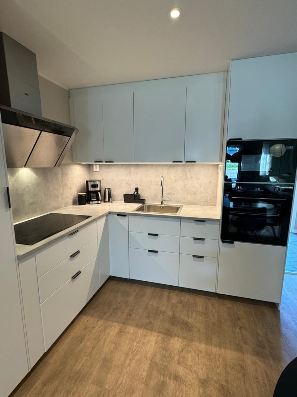 Coffee/tea facilities, Kitchen or kitchenette, Communal kitchen, oven, stove, toaster, kitchen