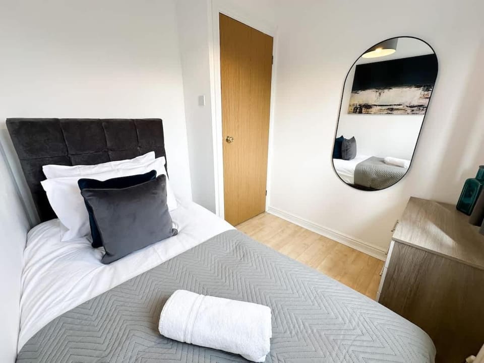 Anchorage Place by Blue Skies Stays House in England