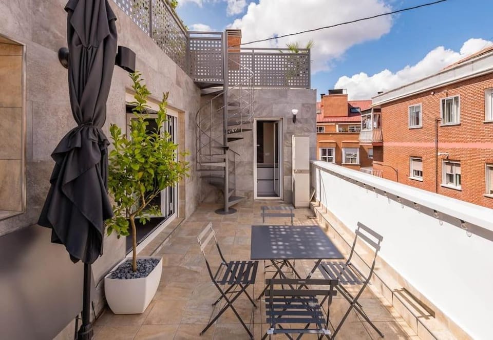 Impresionante ático en Tetuán - Palacios 2-2 Apartment in Madrid