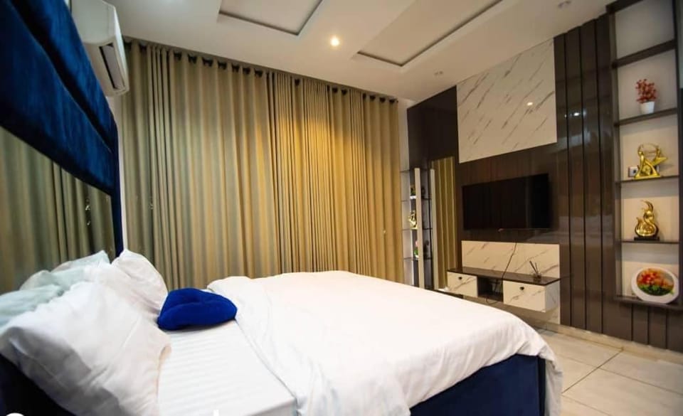 3bedroom luxury apartment with pool, snooker, ps5 in lekki phase 1 Apartment in Lagos, Nigeria