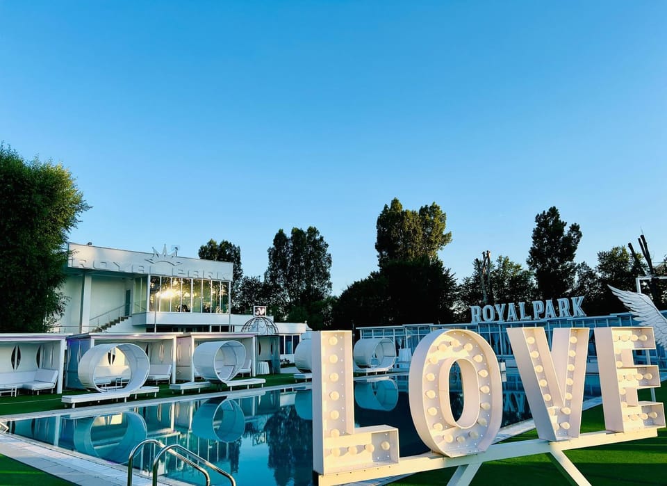 Day, Natural landscape, Swimming pool