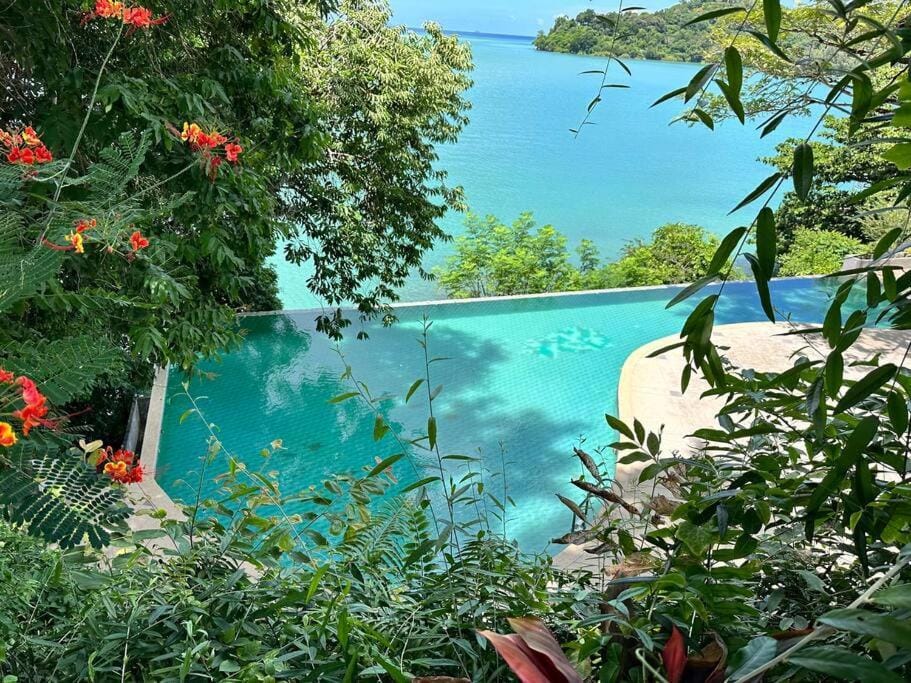 Pool view, Sea view