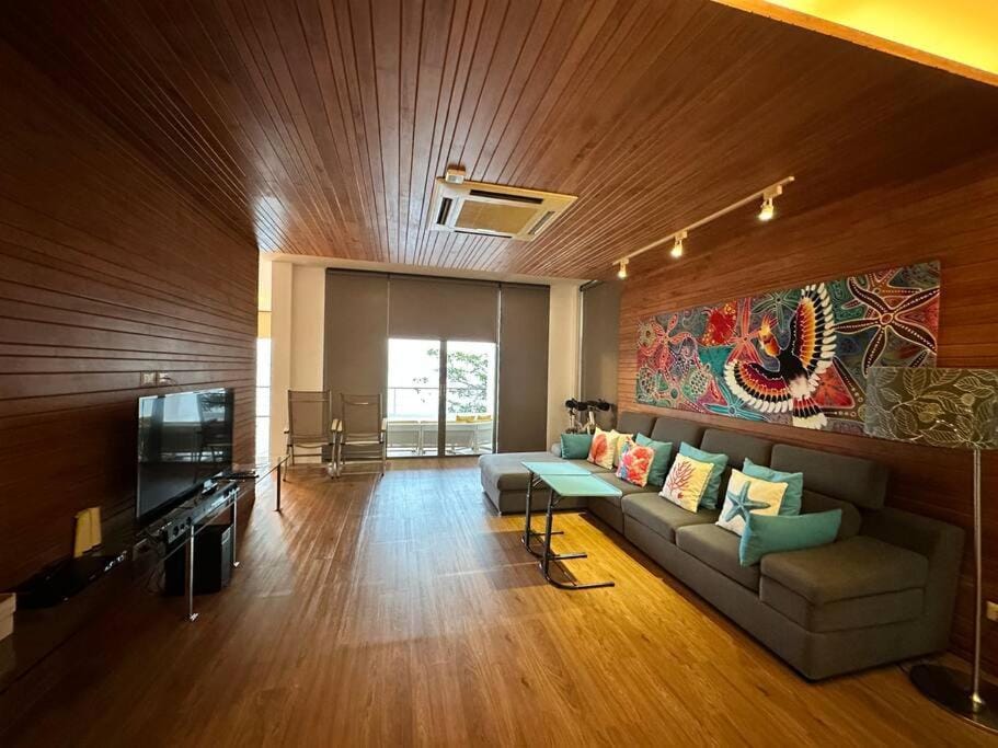 Communal lounge/ TV room, TV and multimedia, Living room, Evening entertainment