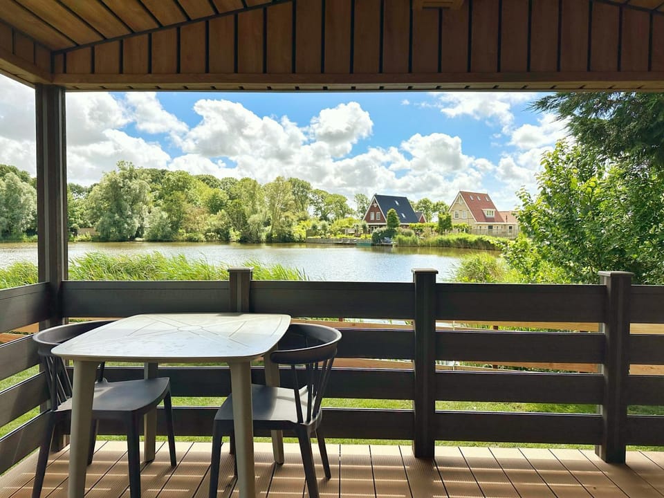 View (from property/room), Balcony/Terrace, Lake view