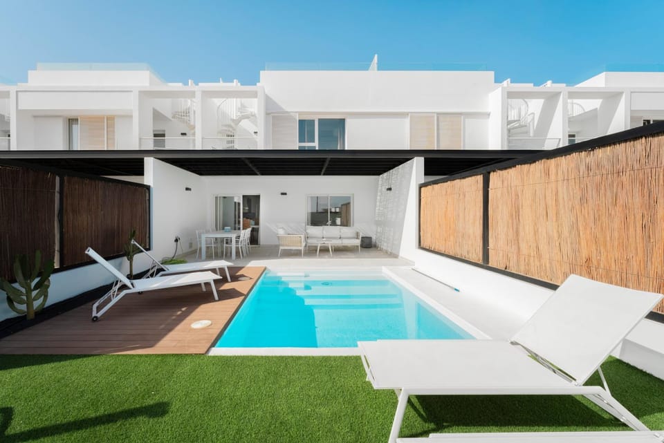 Garden, Garden view, Swimming pool, sunbed