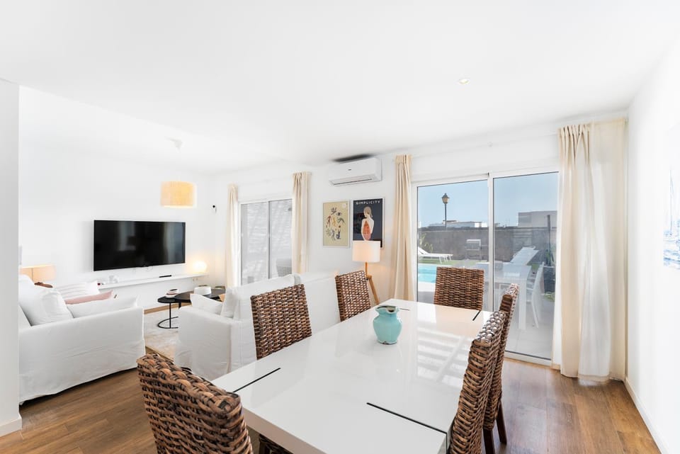Communal lounge/ TV room, Dining area