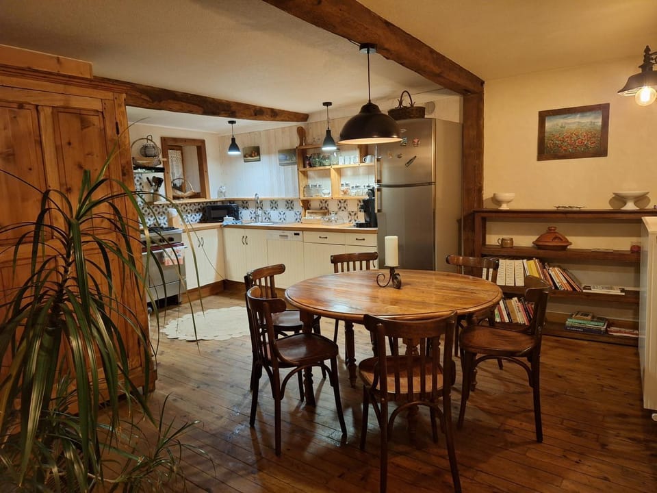 Kitchen or kitchenette, Dining area, dishwasher, oven, stove
