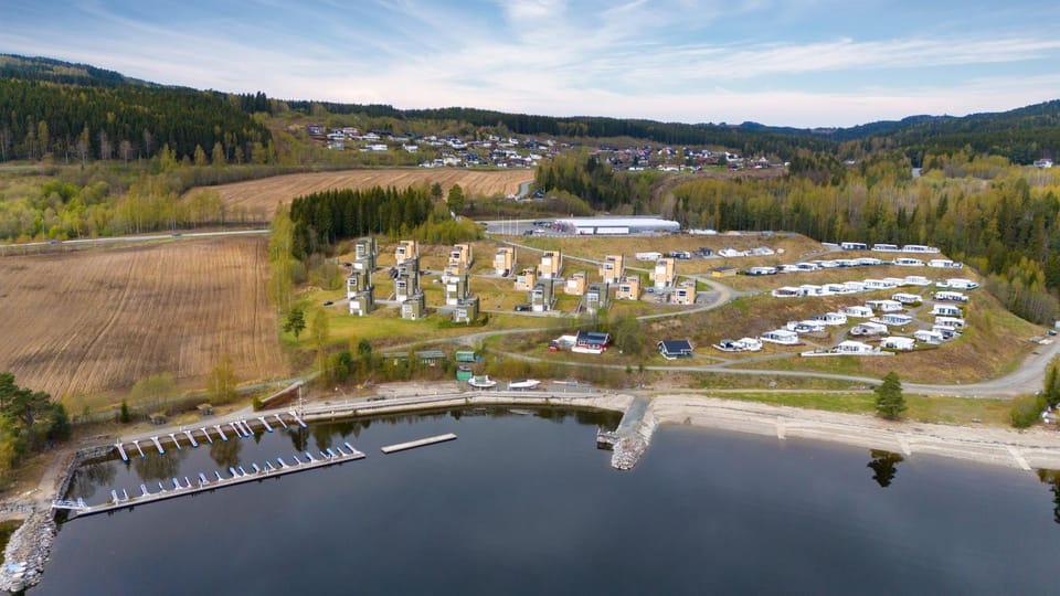 Nearby landmark, Spring, Day, Neighbourhood, Bird's eye view, Beach, Lake view