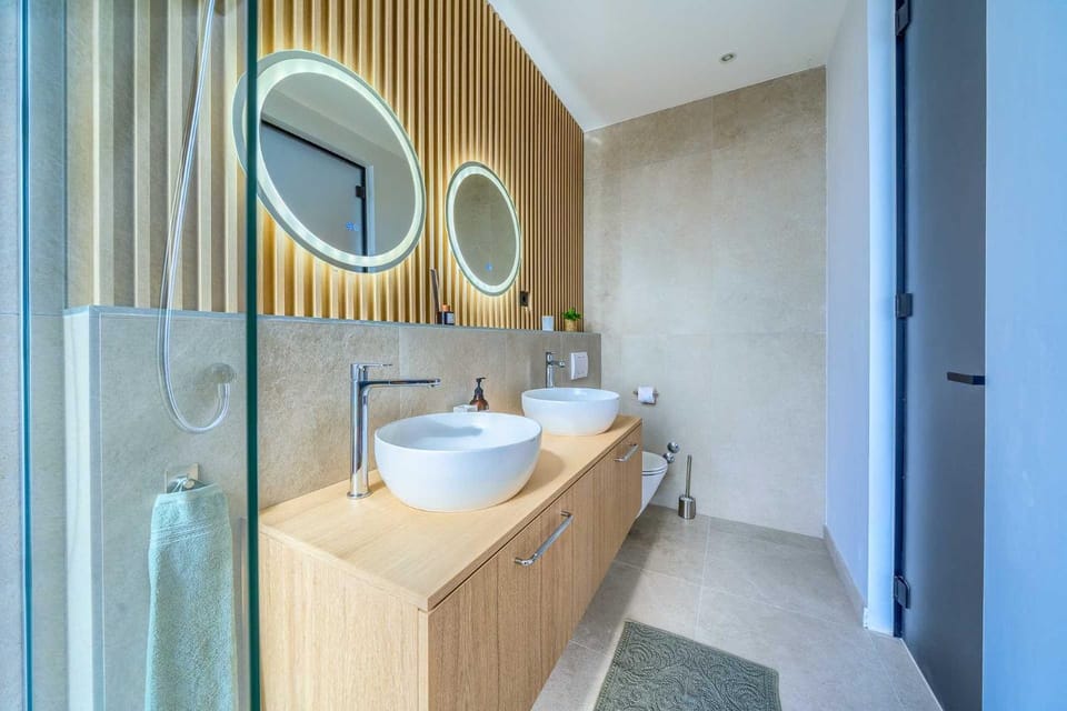 Bathroom, towels