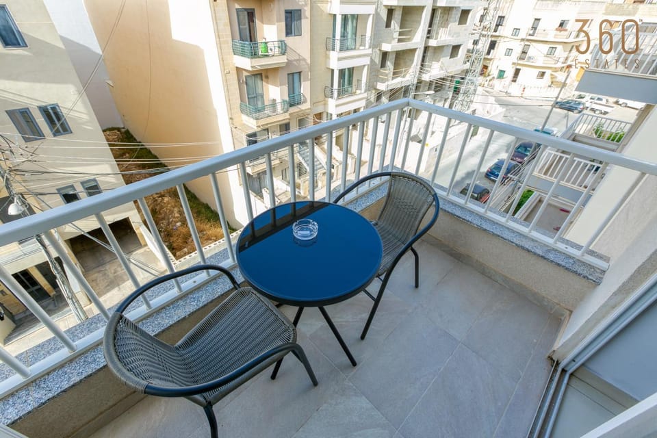 Property building, Patio, Day, View (from property/room), Balcony/Terrace, Dining area