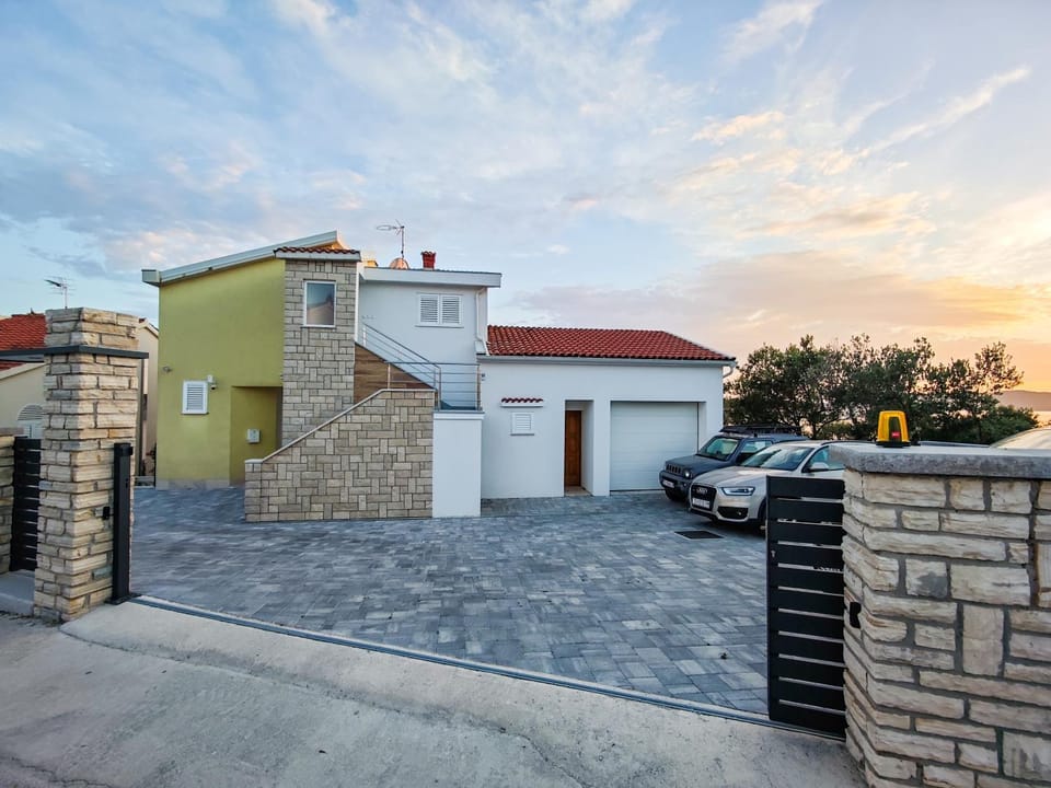 Property building, Street view, Parking