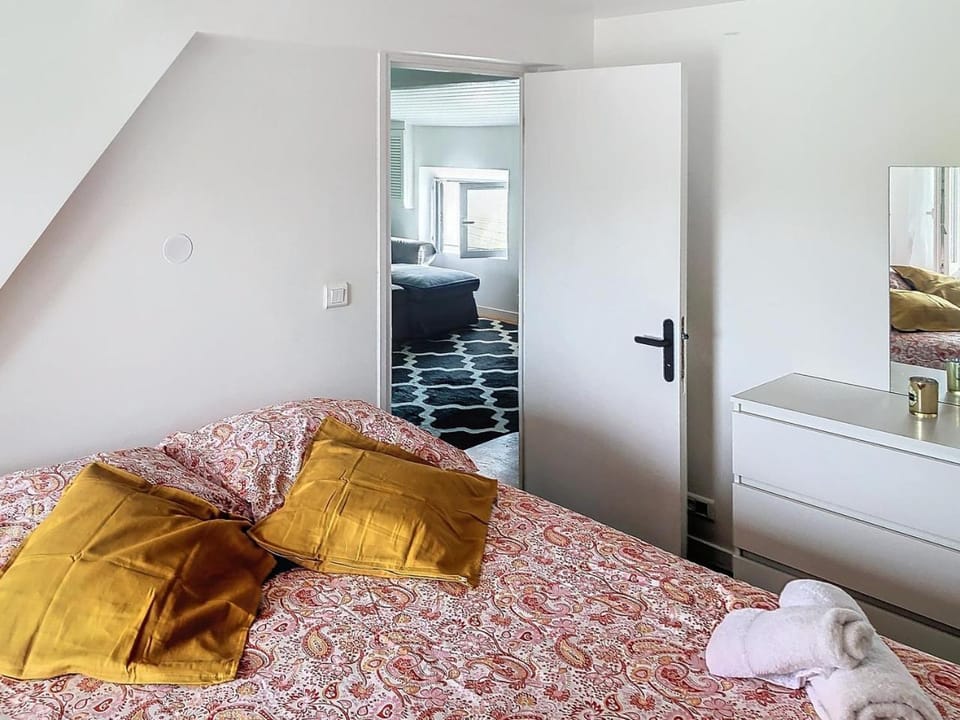 Bed, Photo of the whole room, Bath