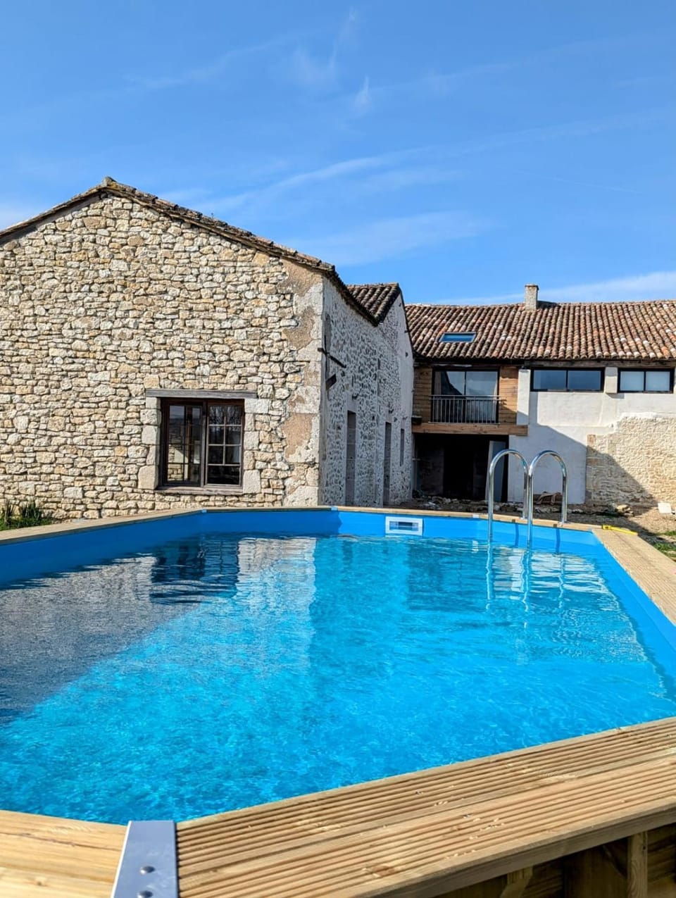 Property building, Day, Pool view, Swimming pool