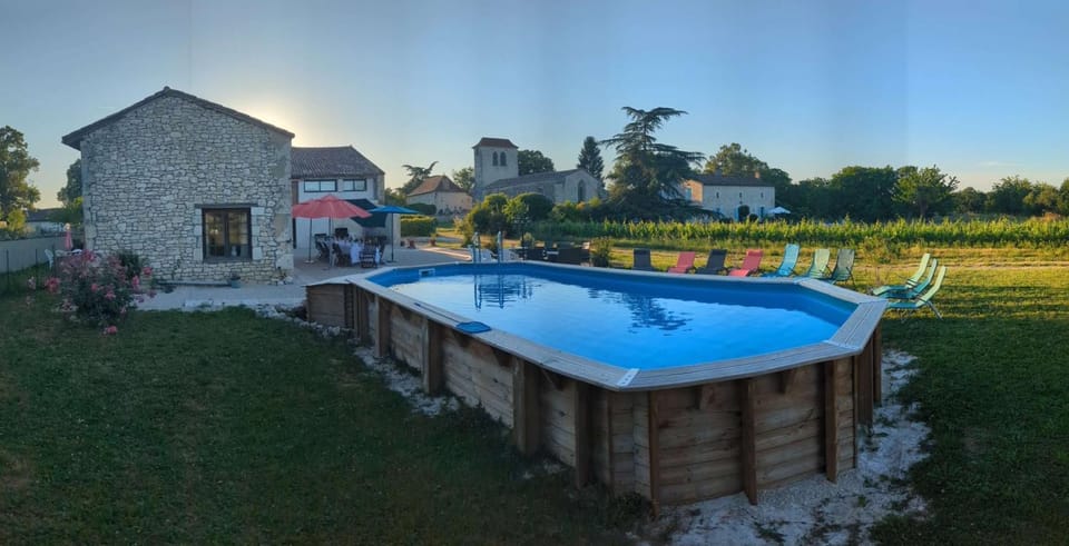 Vineyard Villa with Pool and Hot Tub House in Nouvelle-Aquitaine