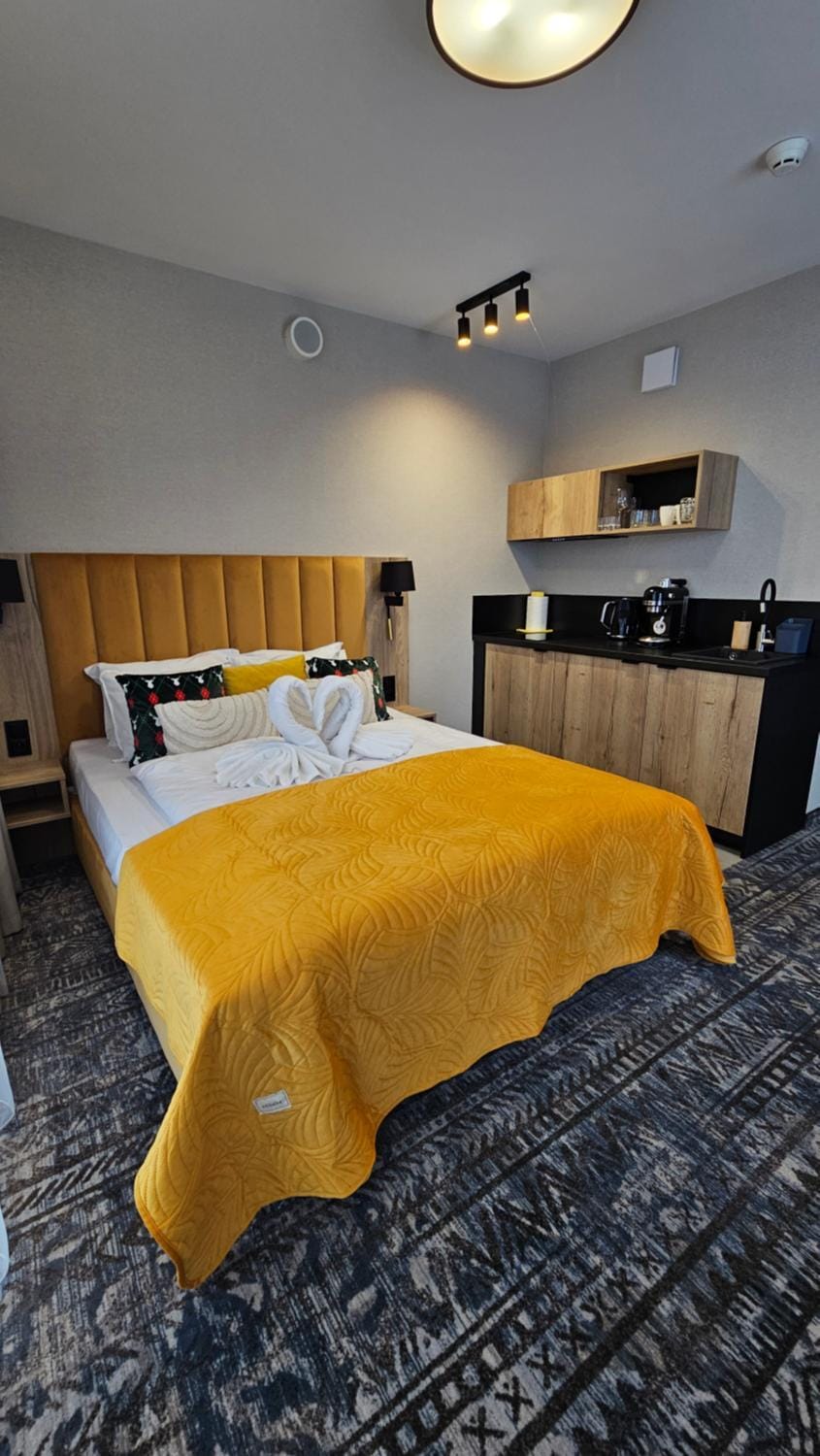 Bed, Kitchen or kitchenette, Photo of the whole room
