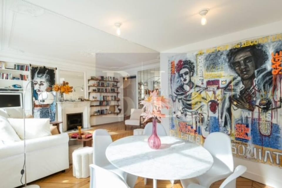 Dauphine Saint Germain 6th arr 2bedrooms Apartment in Paris
