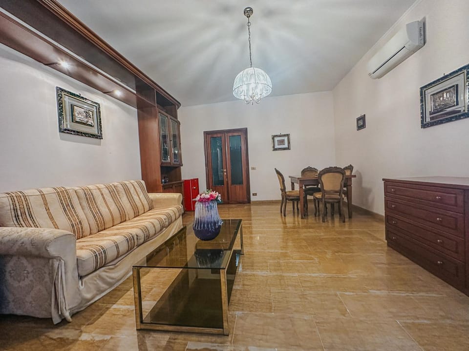 Living room, Seating area, Dining area, fireplace, air conditioner