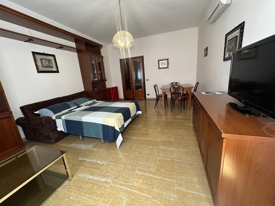 Communal lounge/ TV room, Bed, TV and multimedia, Photo of the whole room
