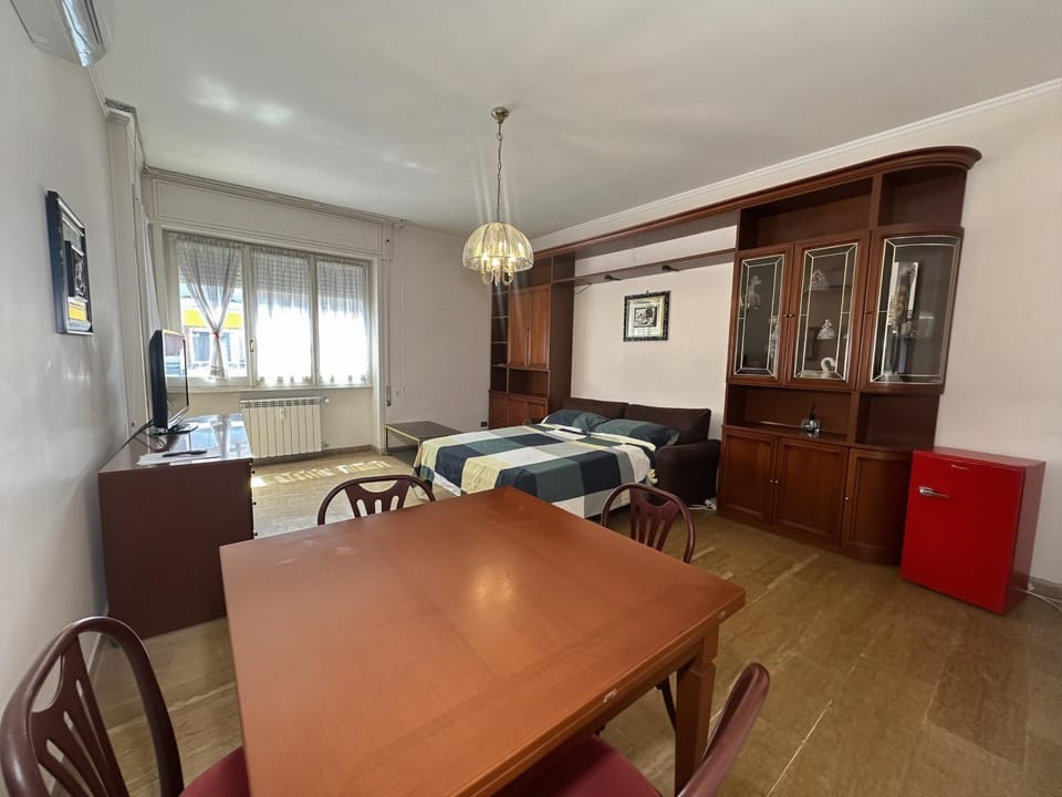 Bed, TV and multimedia, Living room, Photo of the whole room, Dining area, Bedroom