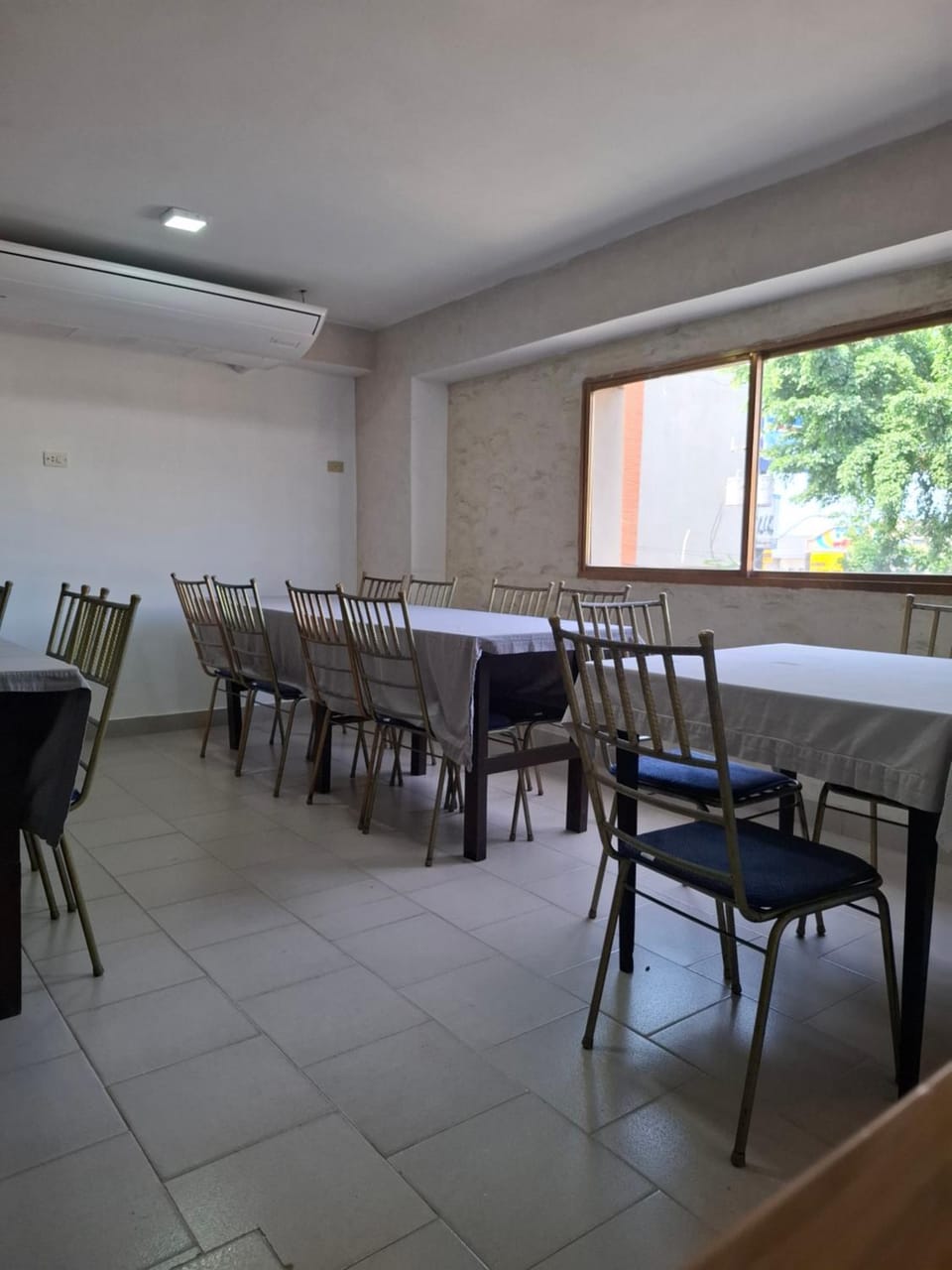Restaurant/places to eat, Banquet/Function facilities, Dining area
