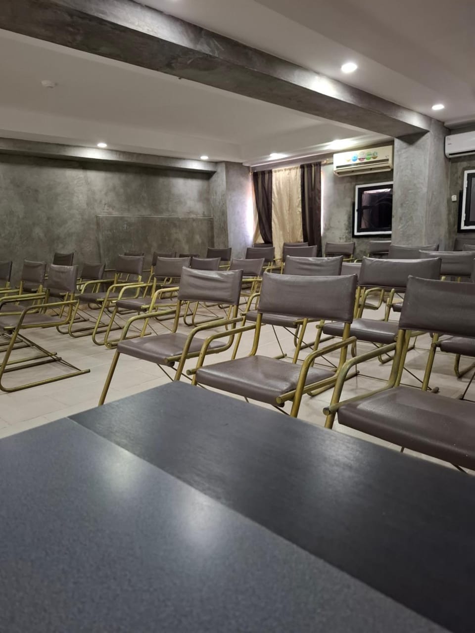 TV and multimedia, Seating area