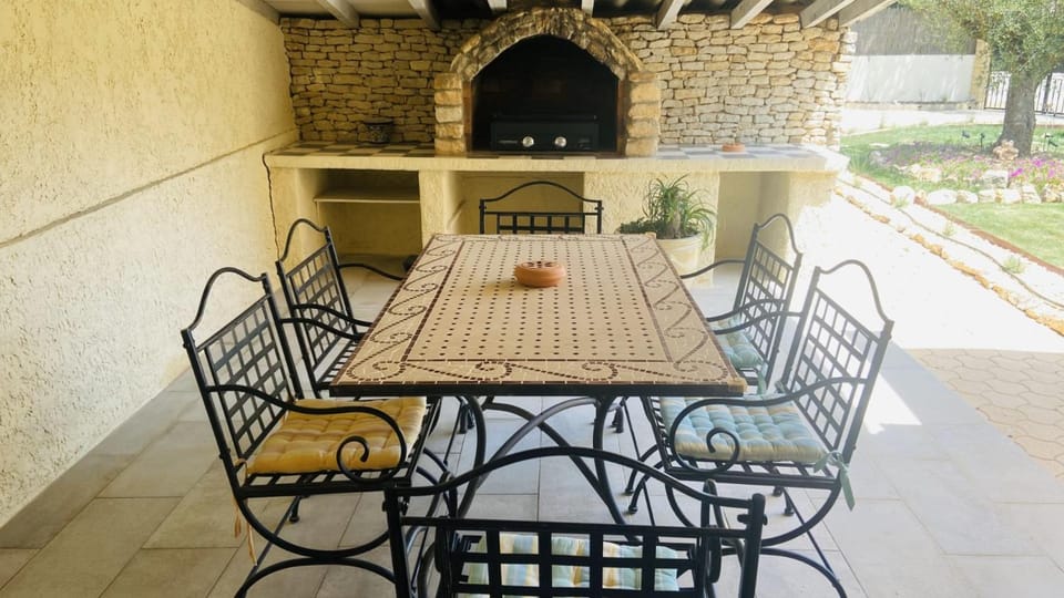 Patio, Dining area