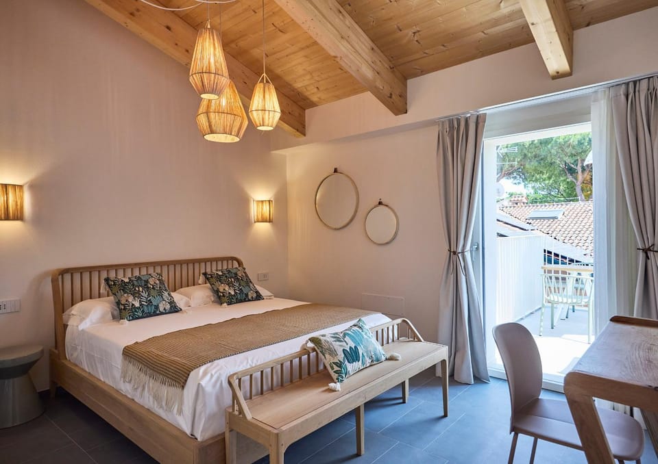Bed, View (from property/room), Balcony/Terrace
