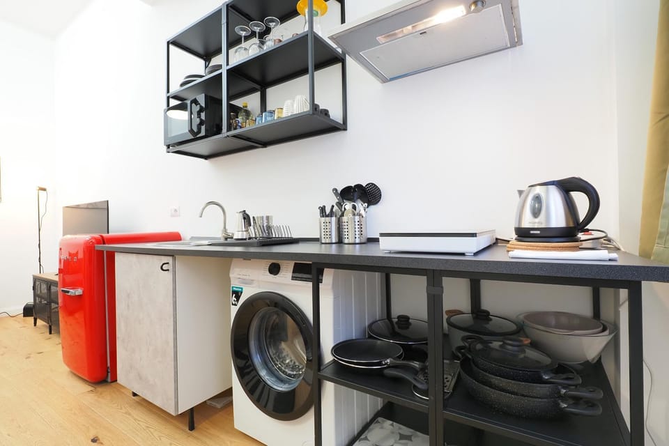 Kitchen or kitchenette, oven, stove, washing machine