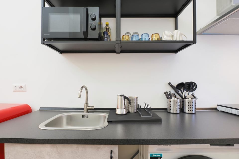 Kitchen or kitchenette, dishwasher, stove