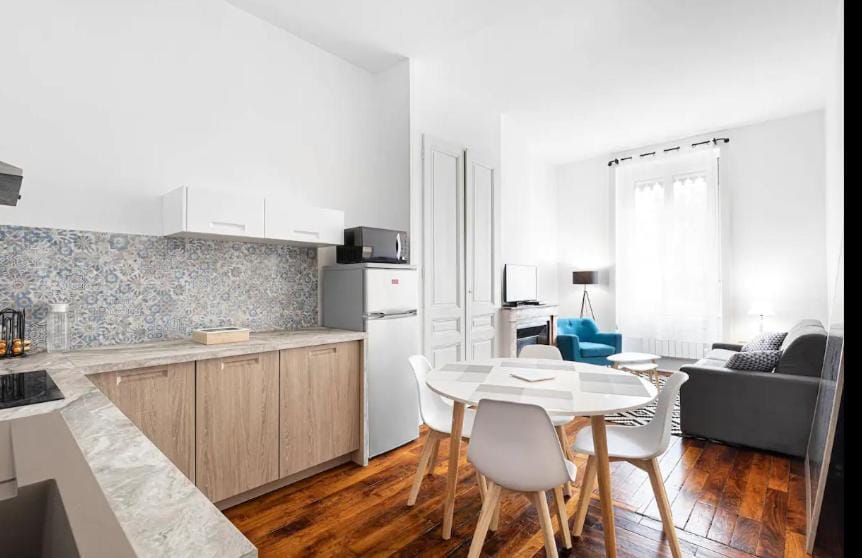 appartement 2 pièces Jean Macé et stationnement Apartment in Lyon