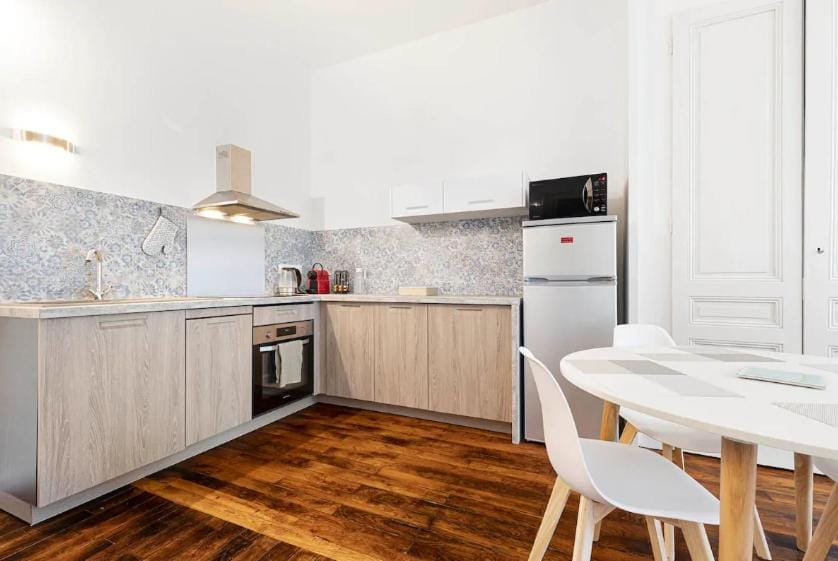 appartement 2 pièces Jean Macé et stationnement Apartment in Lyon