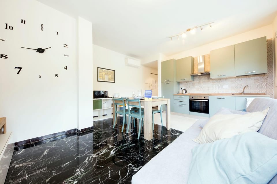 Kitchen or kitchenette, Living room, oven, stove, toaster