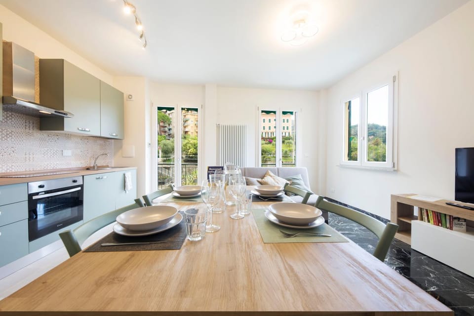 TV and multimedia, Kitchen or kitchenette, Dining area, stove