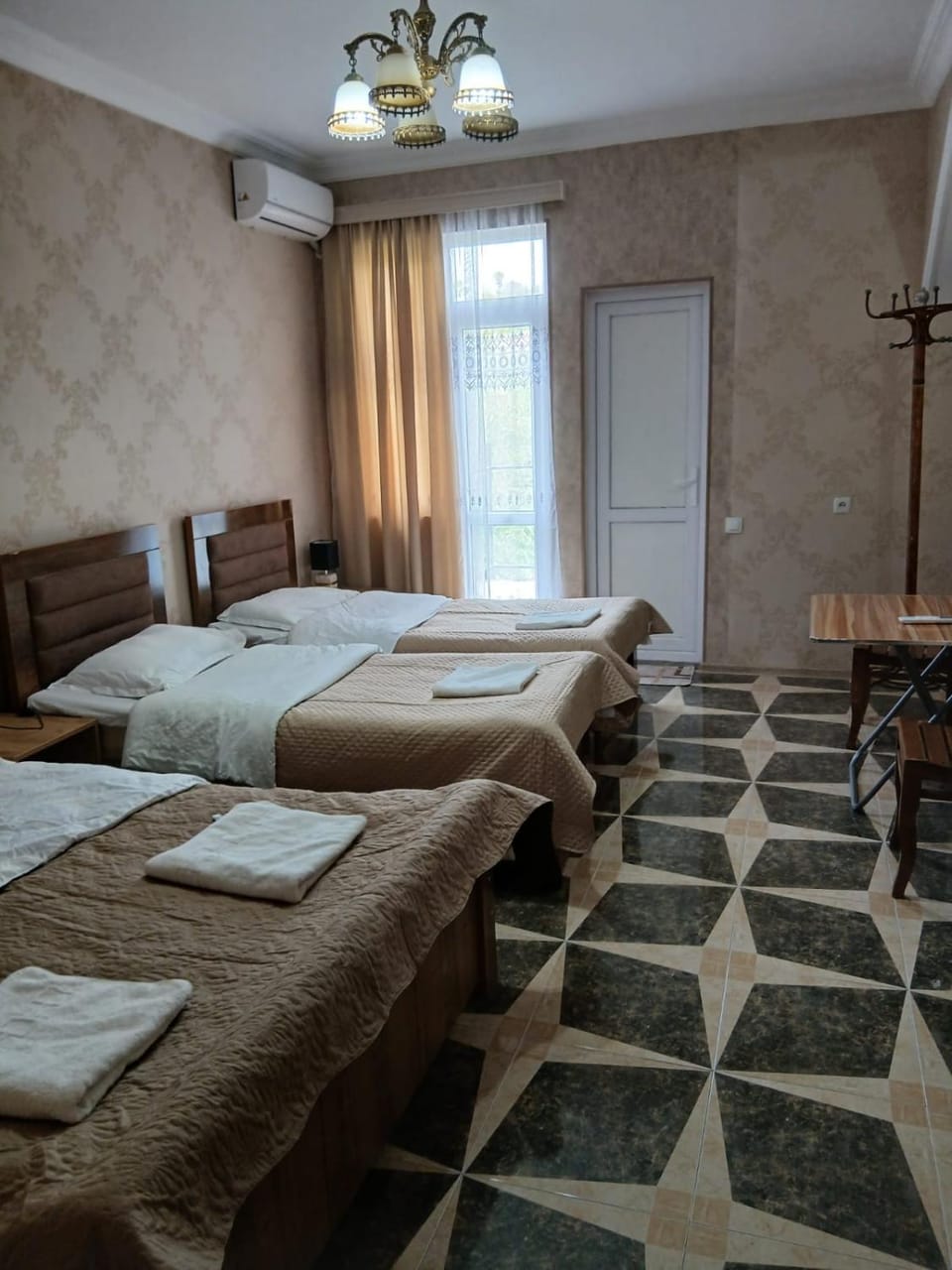 Bedroom, towels
