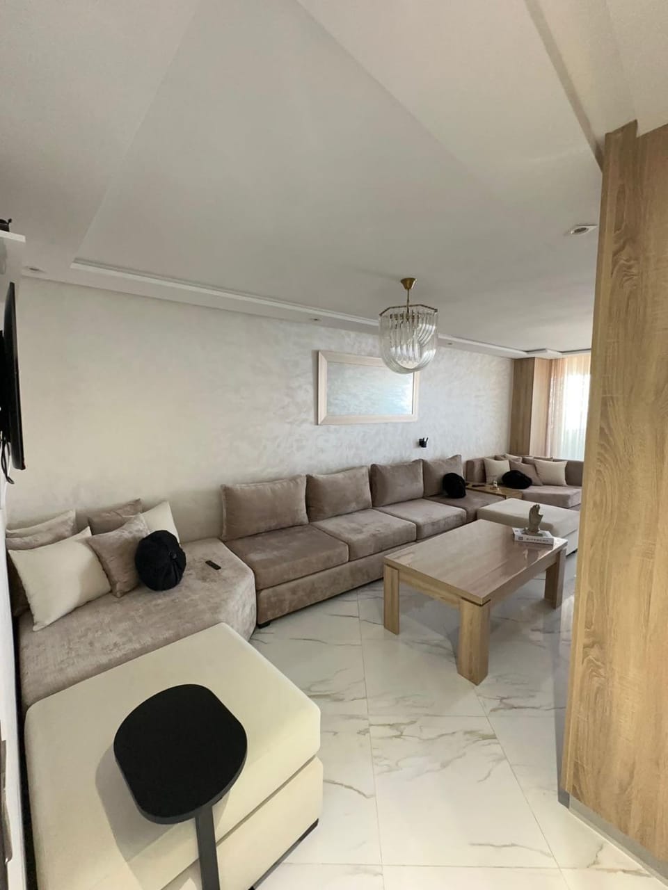 TV and multimedia, Living room, Seating area, air conditioner