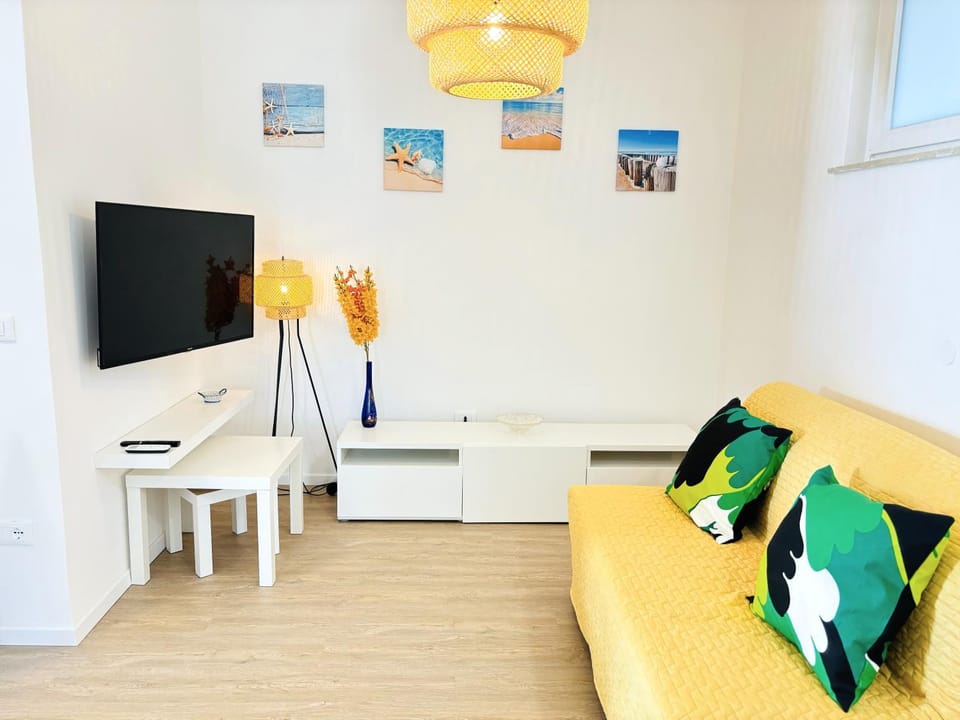 Communal lounge/ TV room, TV and multimedia