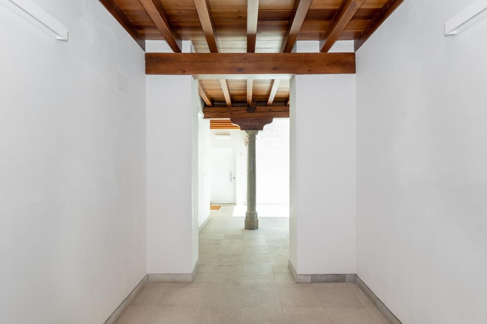 Estilo luz y comodidad a 1 minuto de San Anton Apartment in Granada