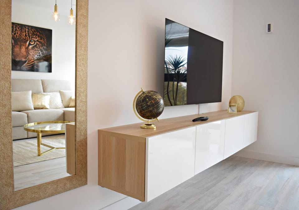 Communal lounge/ TV room, Living room