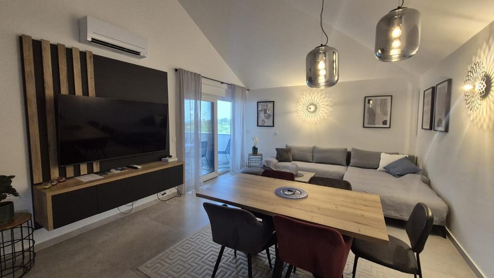 TV and multimedia, Living room, Dining area
