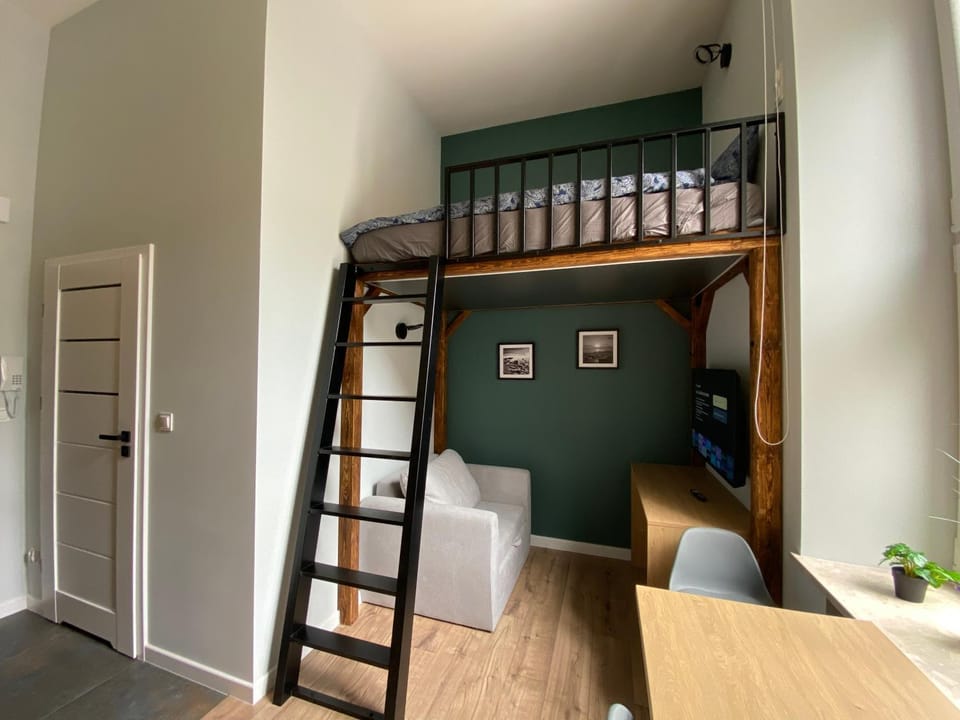 Bed, Photo of the whole room, bunk bed